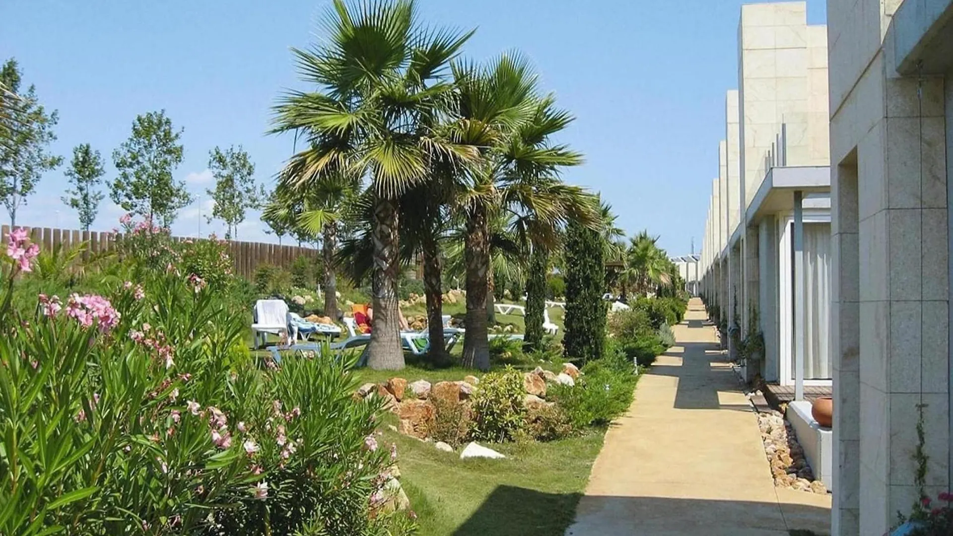 Apartment Facing The Pool L' Escala Spain
