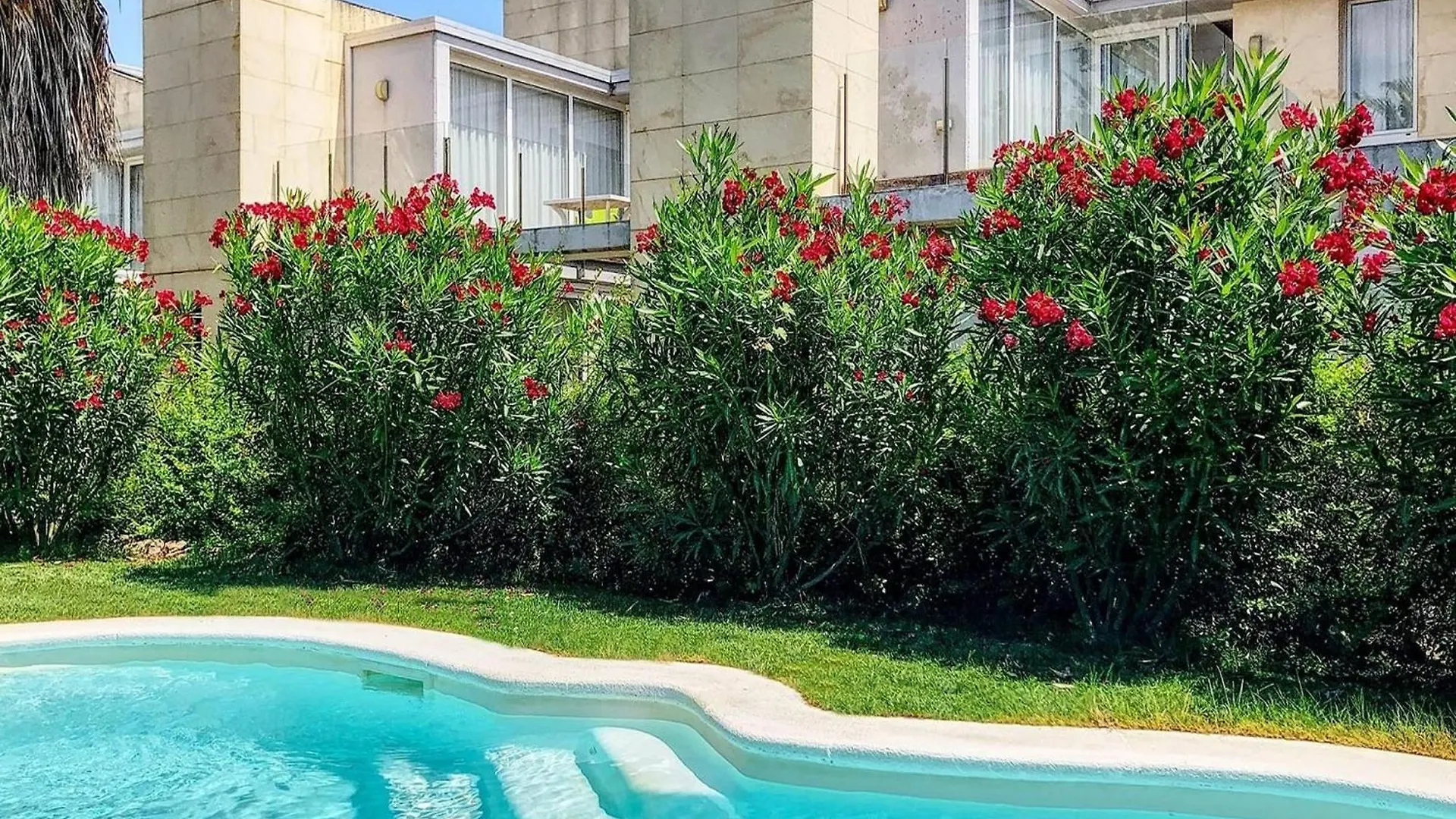 Apartment Facing The Pool L' Escala  L'Escala
